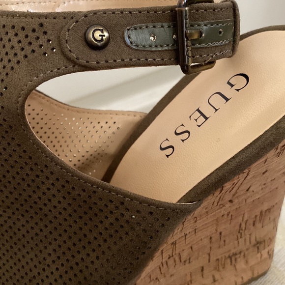 Guess Cork Peep-toe Wedges in Green - Size 8.5 - Picture 7 of 7